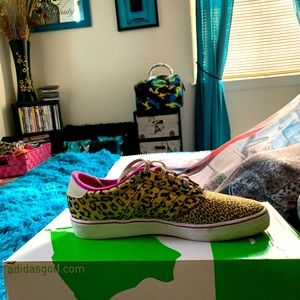 Women’s Adidas sneakers